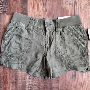 Maurices‎ Women Olive Green Linen Blend Cargo Shorts Women's Size 3/4 NWT